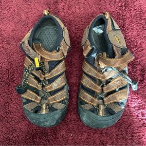KEEN Newport H2 kids' hiking sandals
- 12